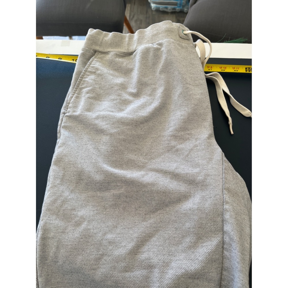Modern Amusement Gray Heathered shorts‎ Size L